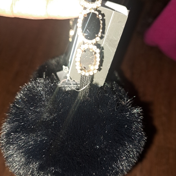 Vince Camuto Ear muffs - Picture 9 of 10